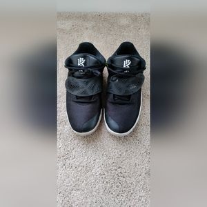 Nike Kyrie Flytrap 7Y